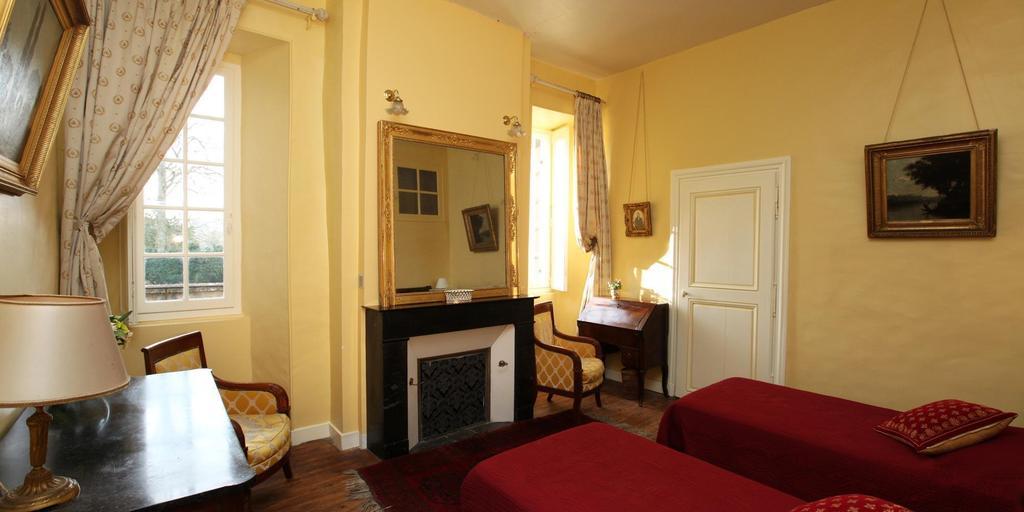 Château De Cheronne Bed & Breakfast Tuffe Phòng bức ảnh